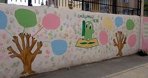 Çocukların çevre sevgisi okul duvarlarına yansıdı! 