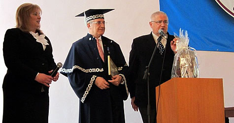Komrat Devlet Üniversitesi’nden Dr. Mustafa Aydın’a ‘Onursal Doktora’ ünvanı verildi