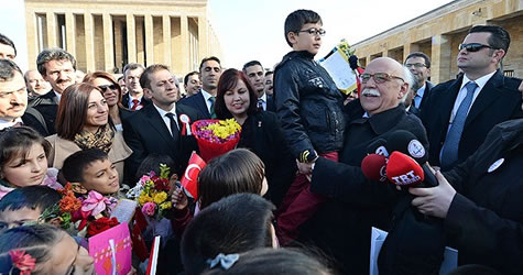 Bakan Avcı ile öğretmenler Anıtkabir’i ziyaret etti