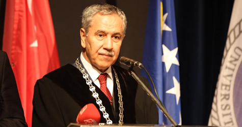 Arınç: Gençlerimiz mutlaka âşık olmalı