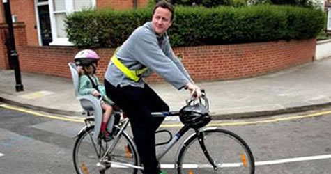 Başbakan kızını tuvalette unuttu