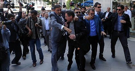 gökçek'e yumurtalı protesto