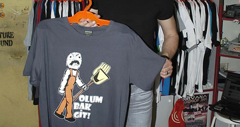 'Oğlum bak git'in tişörtleri kapış kapış