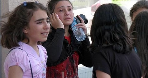 81 öğrenciyi taşıyan otobüs kaza yaptı