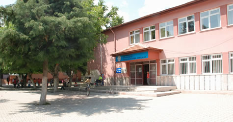 Kısa bir süreliğine okullarımız hizmet veremiyor!