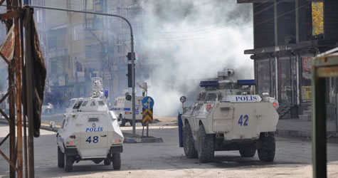 Lise öğrencilerine polis müdahale etti