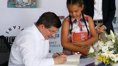 ahmet_davutoglu_kitap