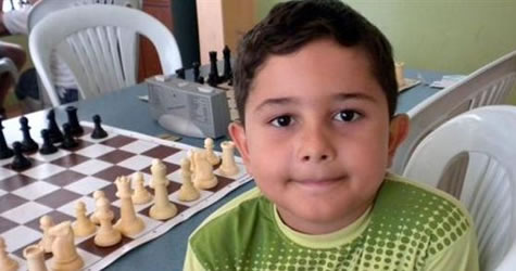 8 yaşında satrançta dünya ikincisi oldu