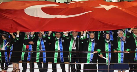 Recep Tayyip Erdoğan Üniversitesi'nde ilk mezunlar bugün düzenlenen törenle diplomalarını aldılar
