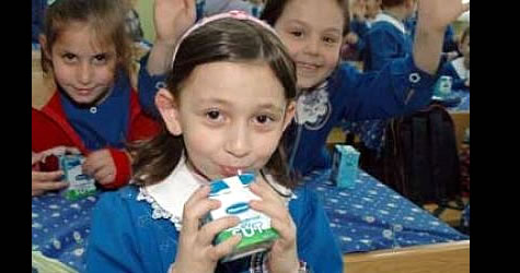 Öğrencilere her gün bedava süt dağıtılacak