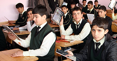 Diyarbakır pilot okullara tablet dağıtıldı