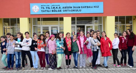 kiz ogrenciler